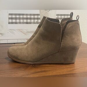 Dolce Vita Tan Suede Wedge Booties